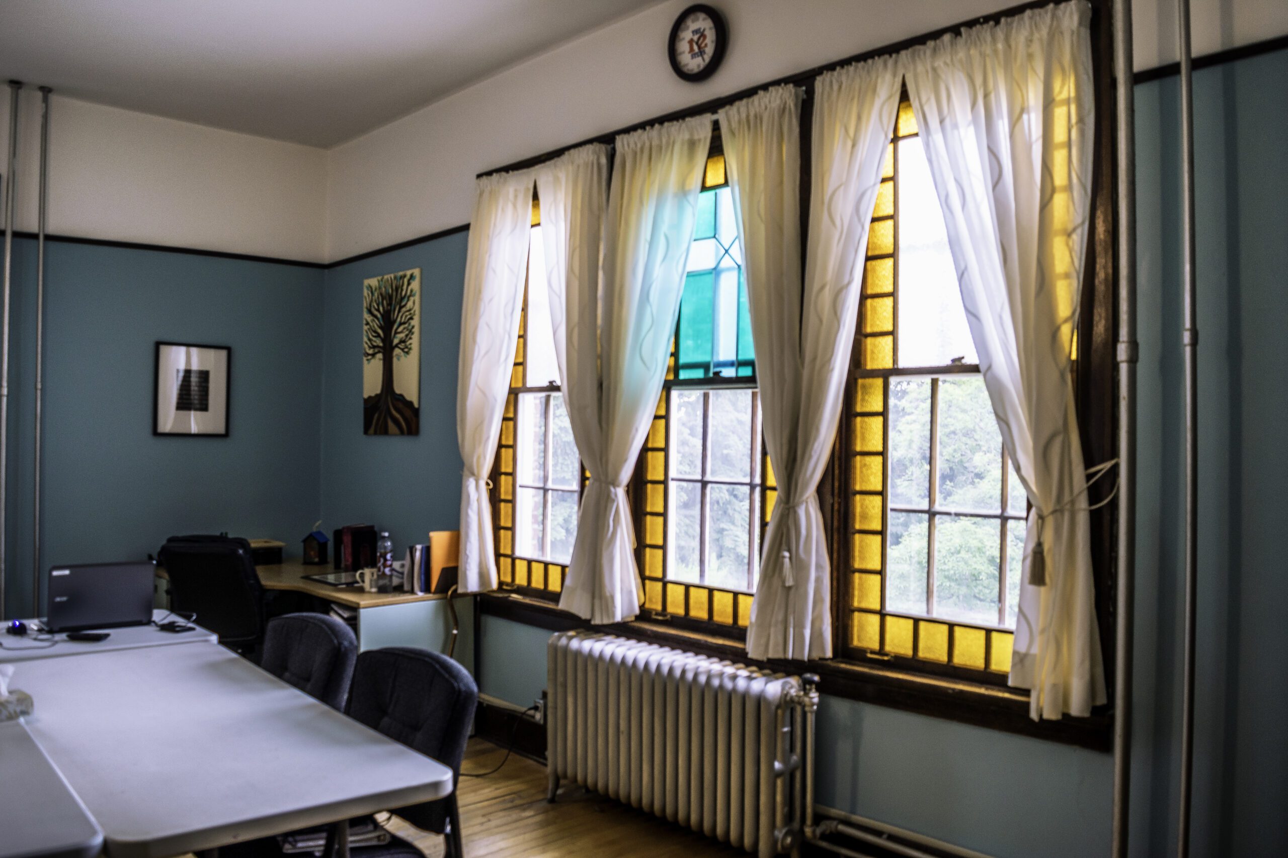 Room with nice windows Room with nice windows