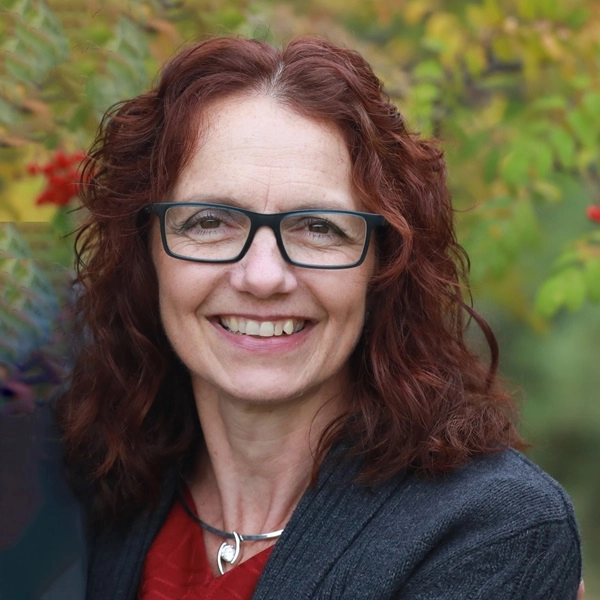 Bernadette headshot Ardyth